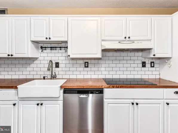 307 Yoakum Py #1220, Alexandria, VA 22304