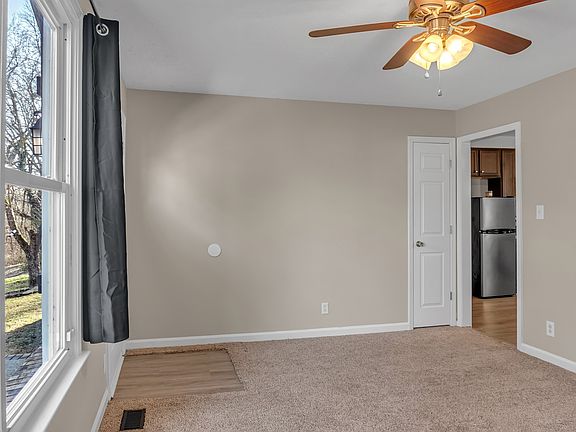 3rd image of 403 Gold Ln