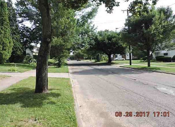 2nd image of 553 Grace Ave