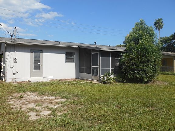 3rd image of 1440 N Normandy Blvd