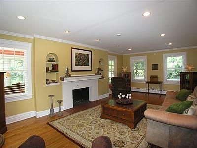 1st image of 301 S Brainard Ave