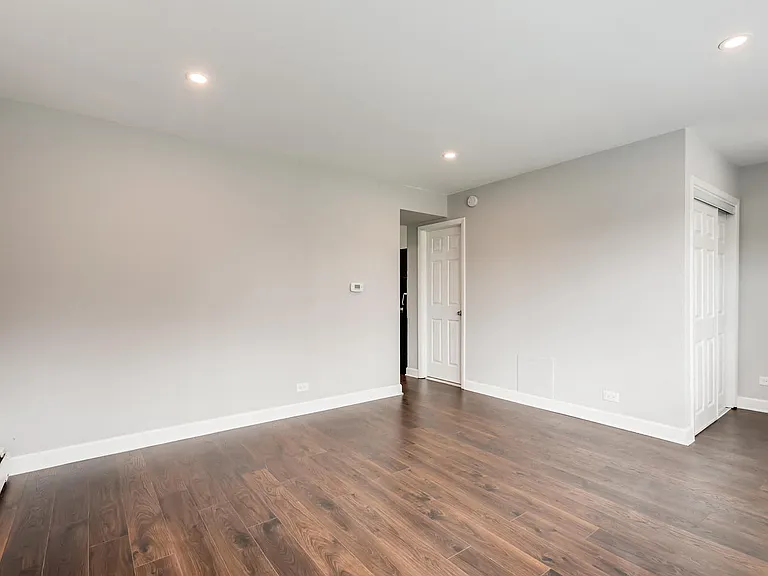 Hawthorne Apartments — Photo 6