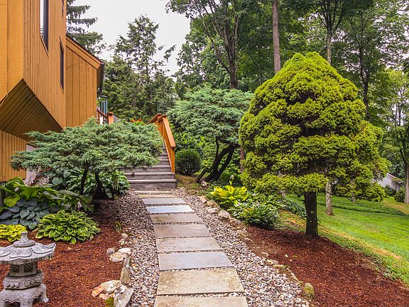 2nd image of 9 Greenridge Dr