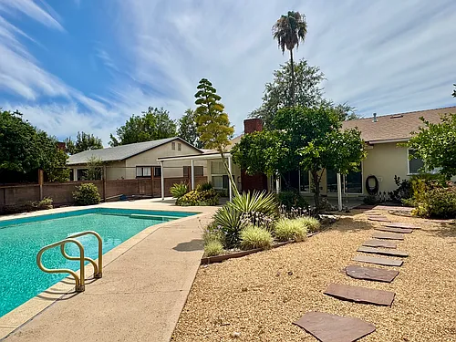 7928 Owensmouth Ave Photo 1
