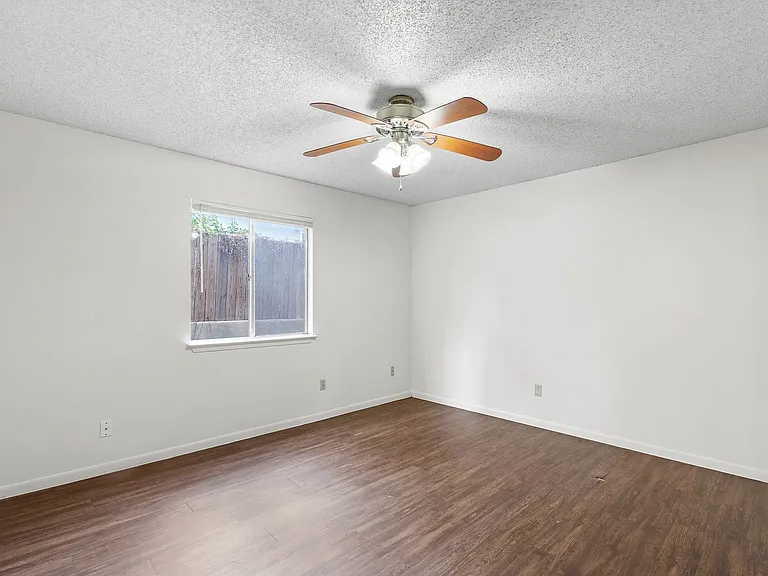 LBJ Apartments — Photo 16