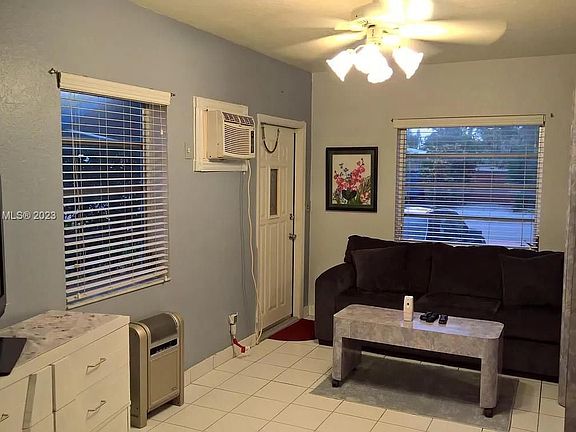 4th image of 1948 Roosevelt St #1