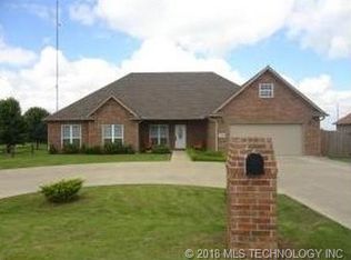 1160 Elizabeth Dr, Checotah, OK 74426