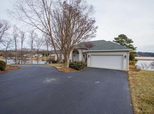 729 Boxwoodgreen Dr, Wirtz, VA 24184