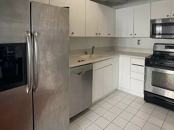 4th image of 343 W 51st St #1C