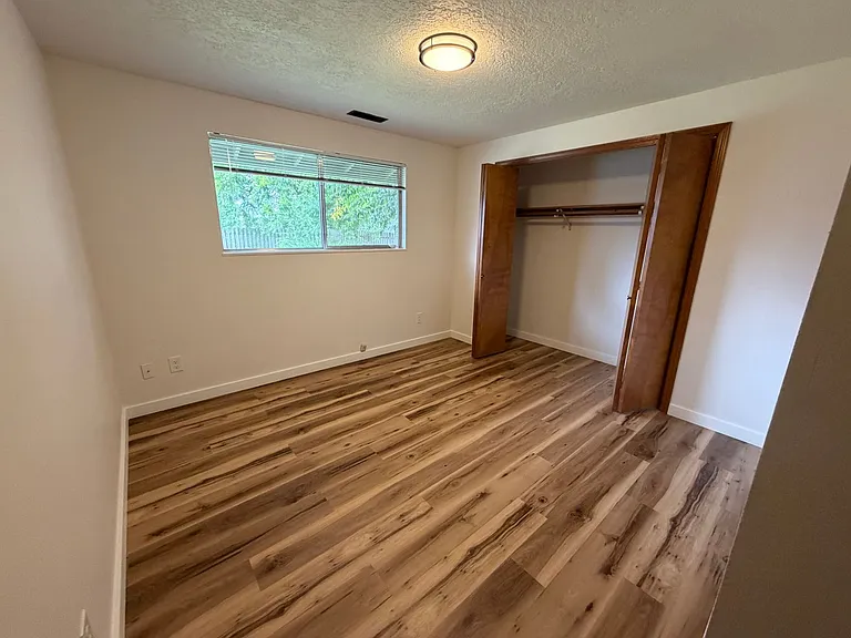 255 Heffley St S — Photo 10