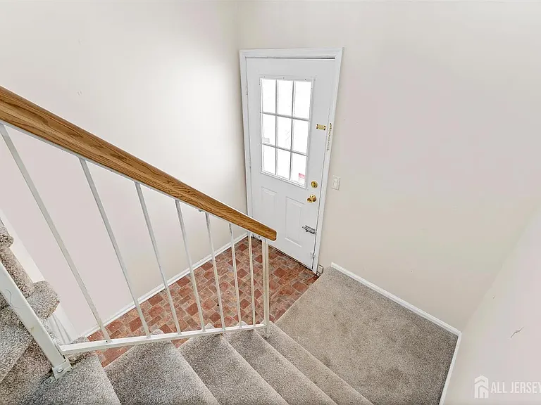 421 Plymouth Rd — Photo 12