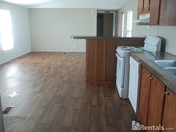 4th image of 1204 Swan Dr
