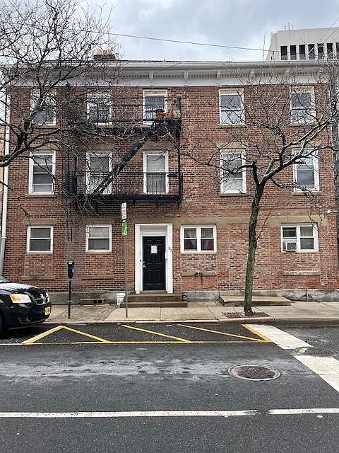 1st image of 98 University Ave Floor 3