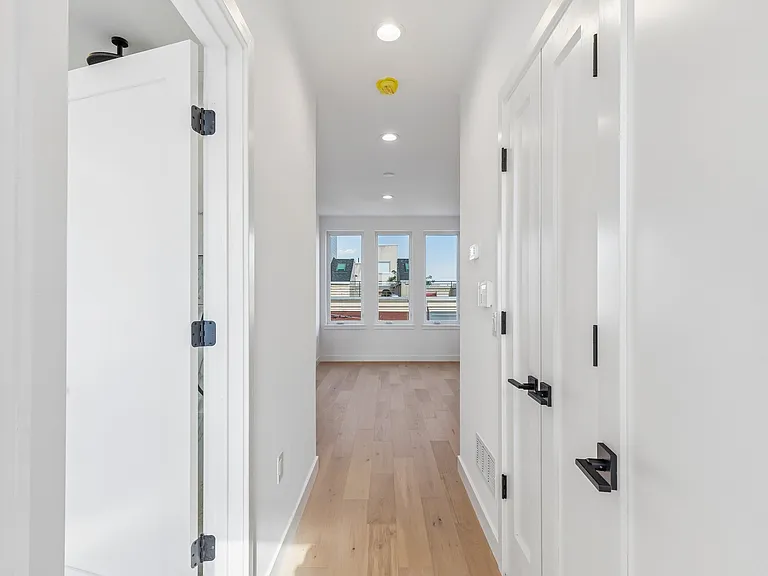 1342 S Bouvier St — Photo 11