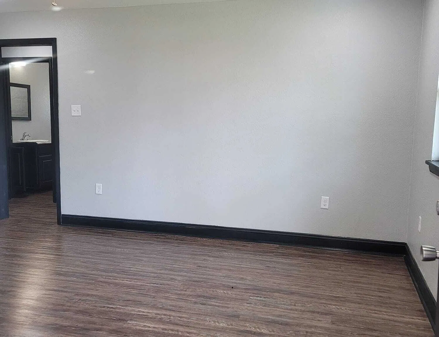 Harding Manor Apartments — Photo 2