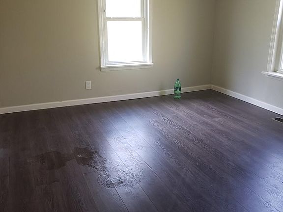5th image of 1579 Main Ave W