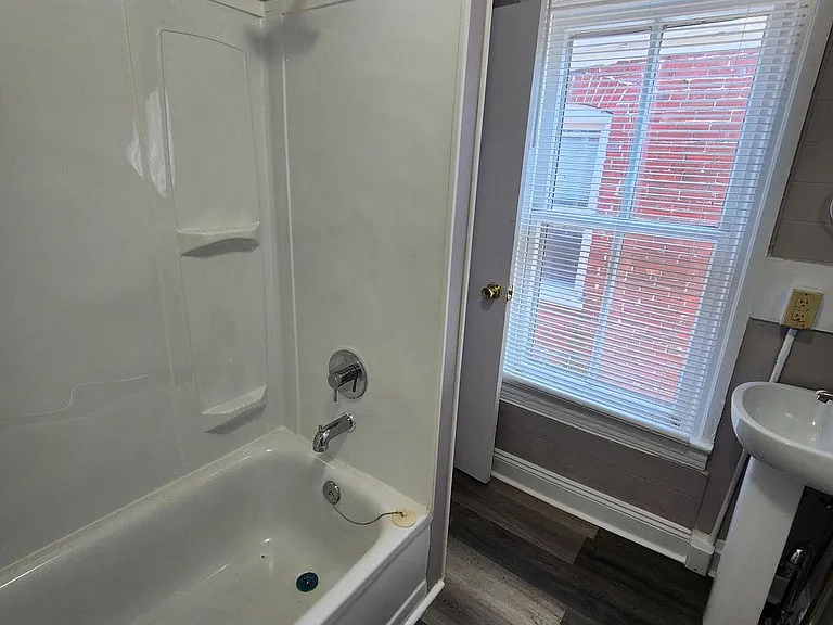 625 George St — Photo 21
