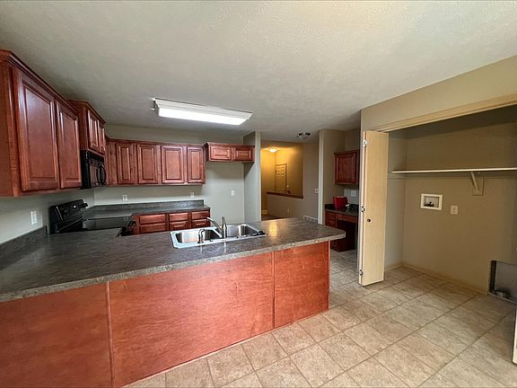 3rd image of 2452 Westside Ave