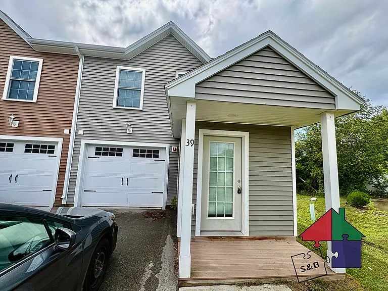 39 Cornelia Ct — Photo 2