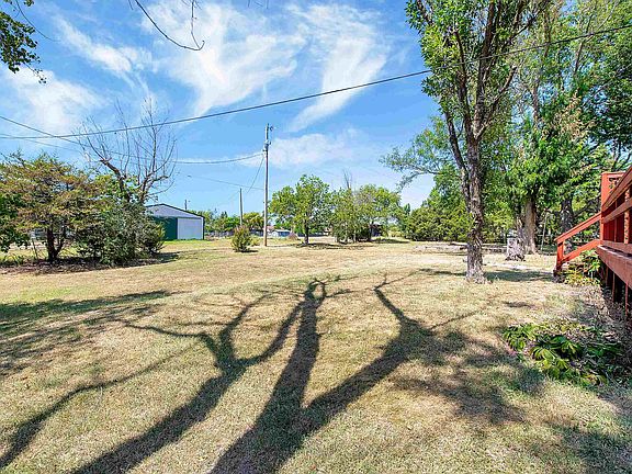 4th image of 3521 Meadowlark Ln