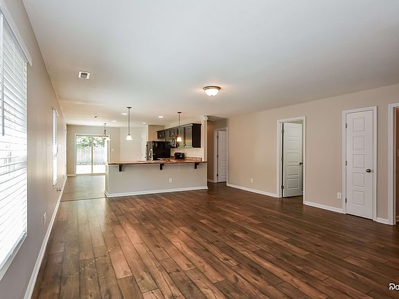 5th image of 229 Sedgewick Dr