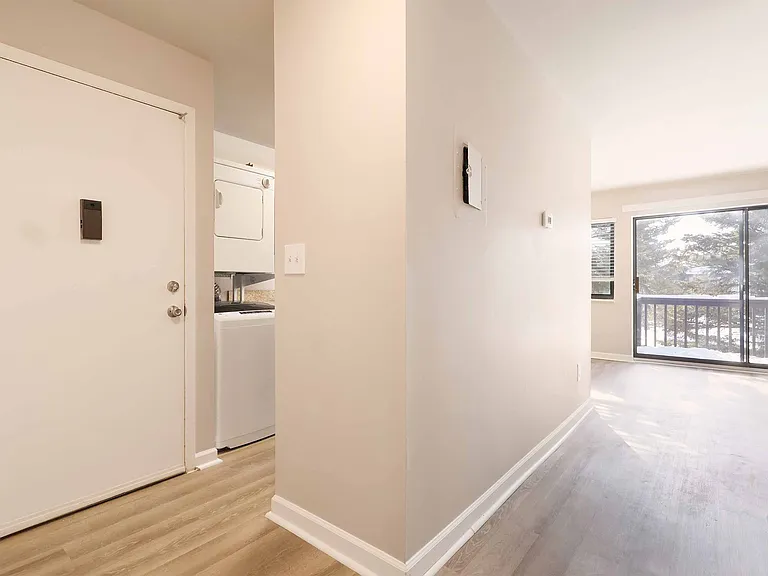 South Glen — Photo 18