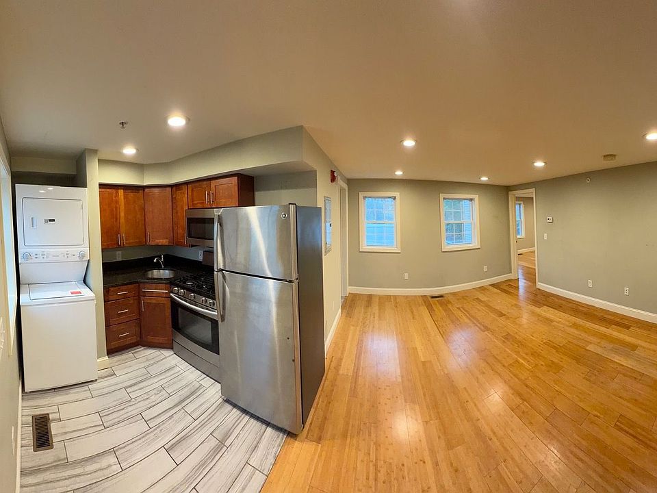 2nd image of 40 Milk St Unit 3
