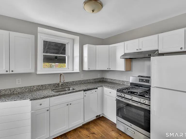82-86 Water St #6 — Photo 8