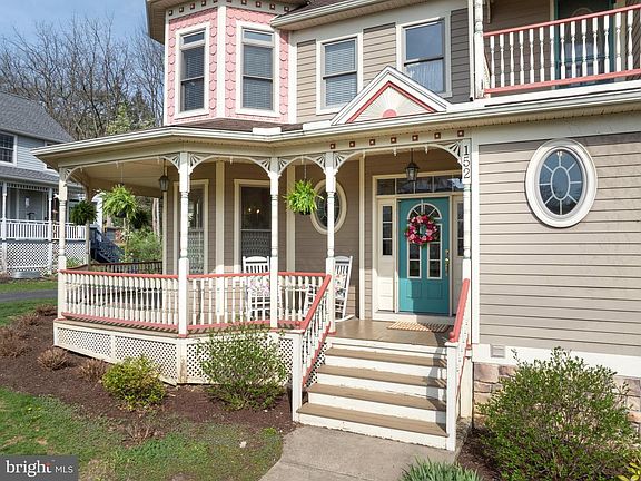 5th image of 152 Gaslight Cir