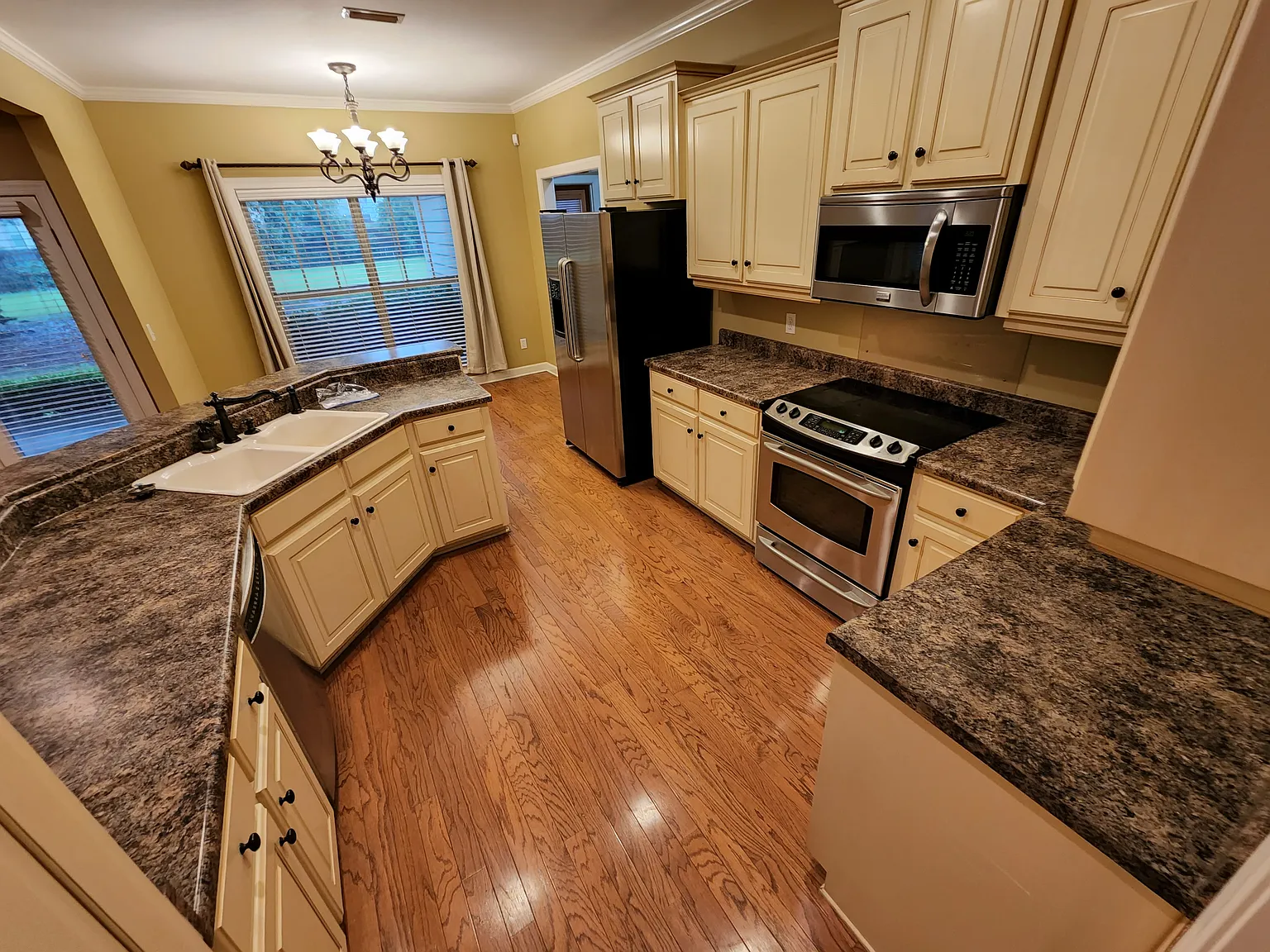 3 bed, 2080 sqft, $2,000 — Photo 4