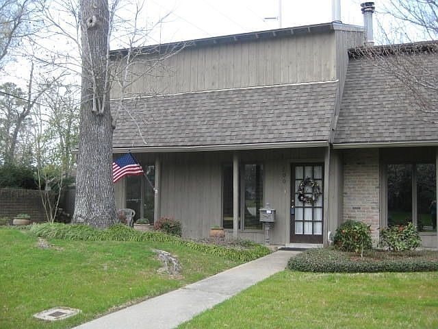 1st image of 700 Lakewood Dr