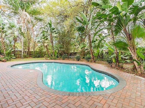 3rd image of 11818 Nicklaus Cir