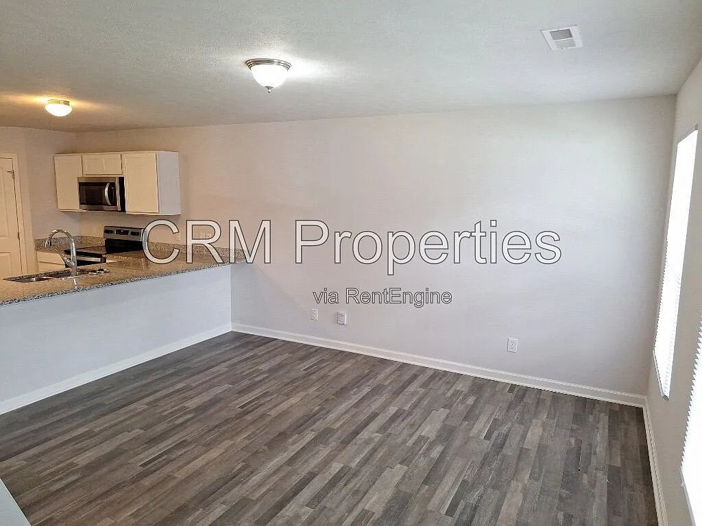 4 bed, 3.0 bath, 1812 sqft, $1,795 — Photo 3