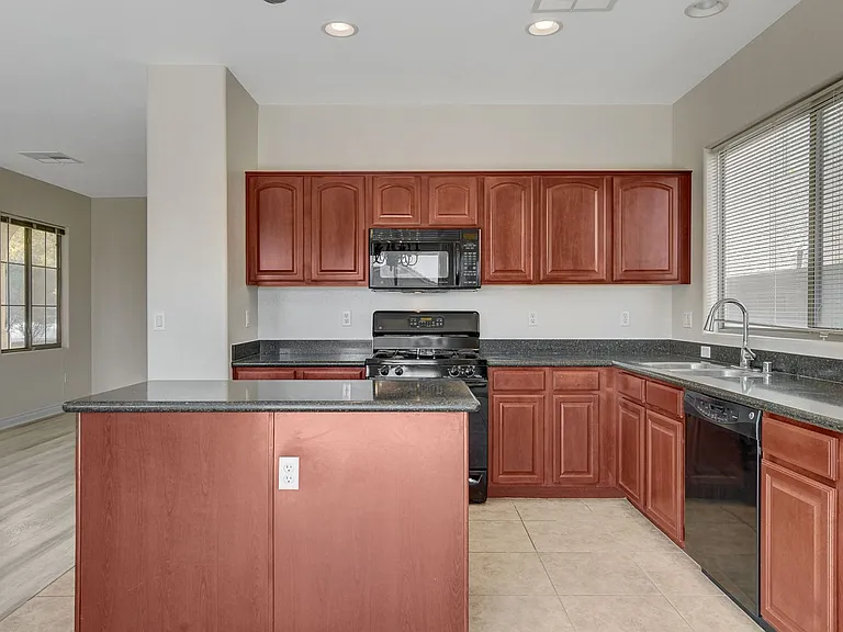 10649 Tuckermans Ave — Photo 12