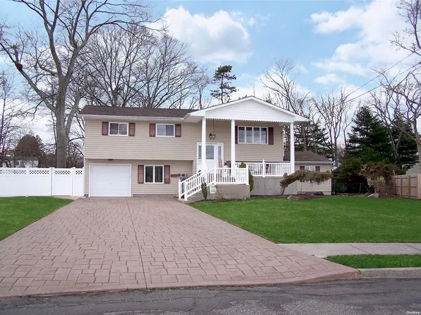 11 Regina, Bay Shore, NY 11706