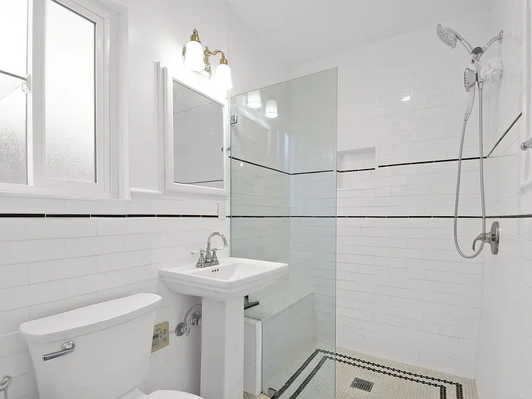 642 W Terrylynn Pl #A — Photo 11