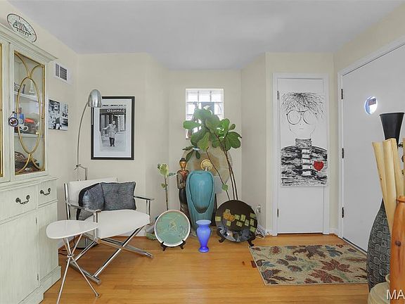 4th image of 6632 Tholozan Ave