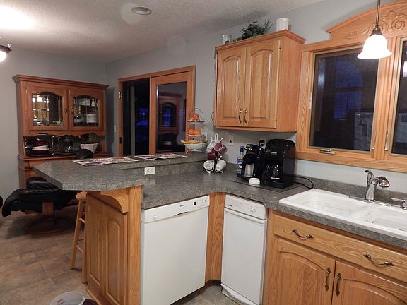 5th image of 33 Westwood Dr
