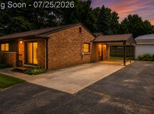 5783 Cambrook Ln, Waterford, MI 48329