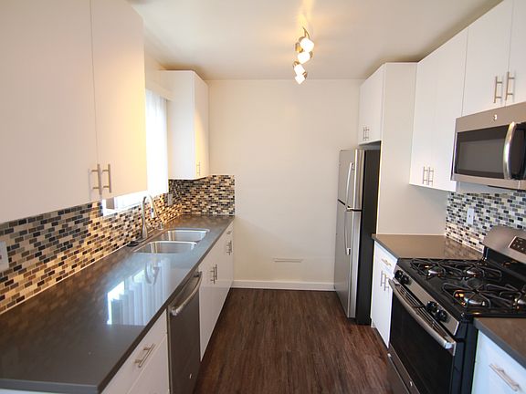 3rd image of 1218 N Laurel Ave APT 15