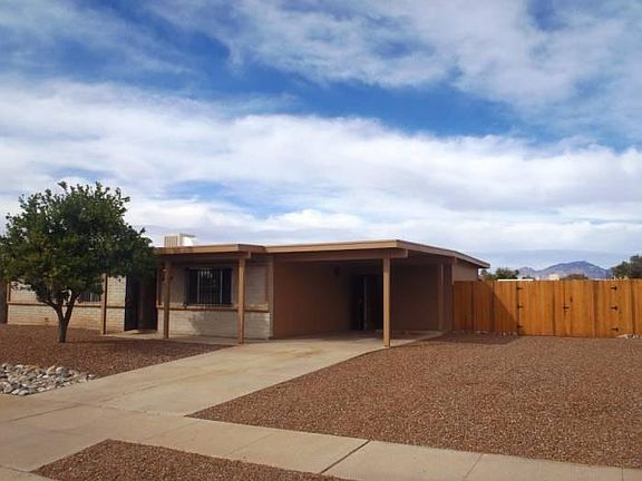 Double Gates to Backyard