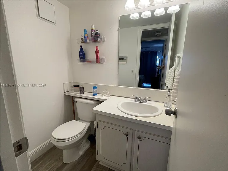 279 Markham M #M — Photo 10