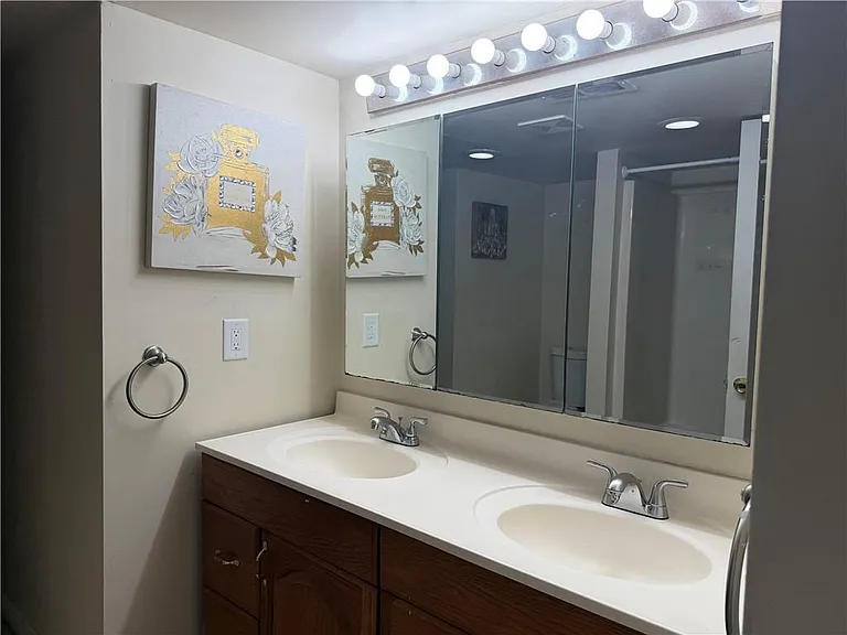 981 Woodward Park Dr — Photo 19