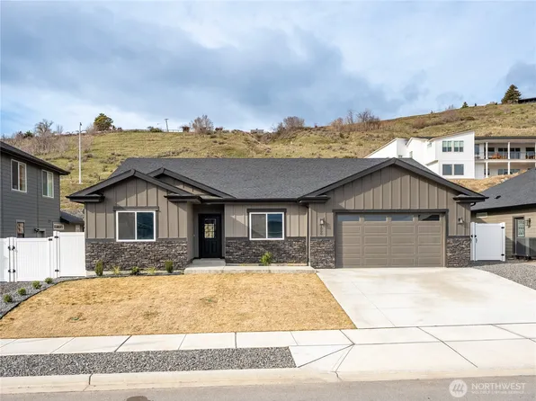 1006 Spring Mountain Drive, Wenatchee, WA 98801