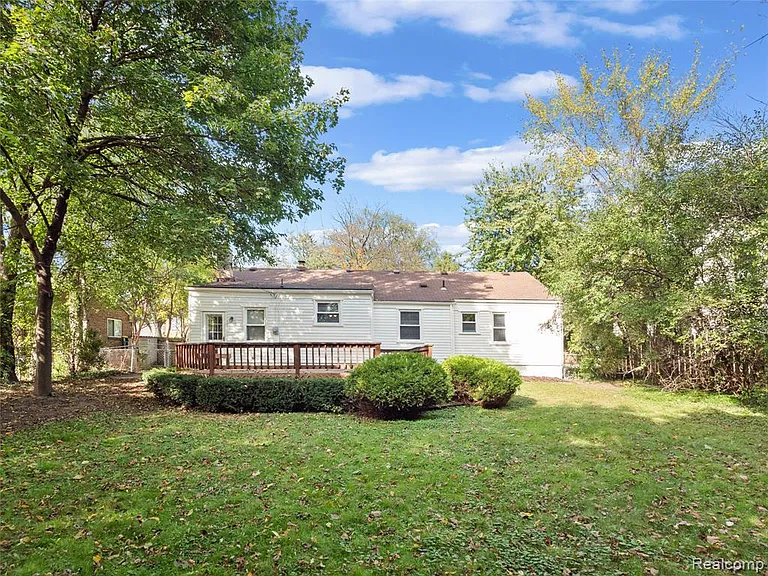 2046 Yorkshire Rd — Photo 39