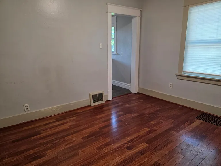 2226 Roger St — Photo 7