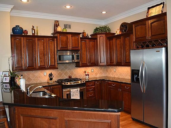 5th image of 10018 Bennington Dr