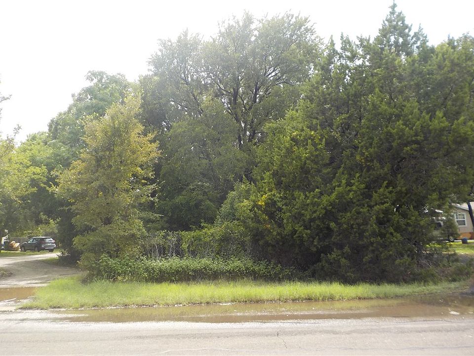 2nd image of 307 N Mustang Ave