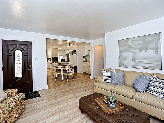 5th image of 689 N Livermore Ave