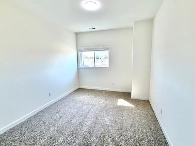 4871 Chatelet Dr — Photo 7
